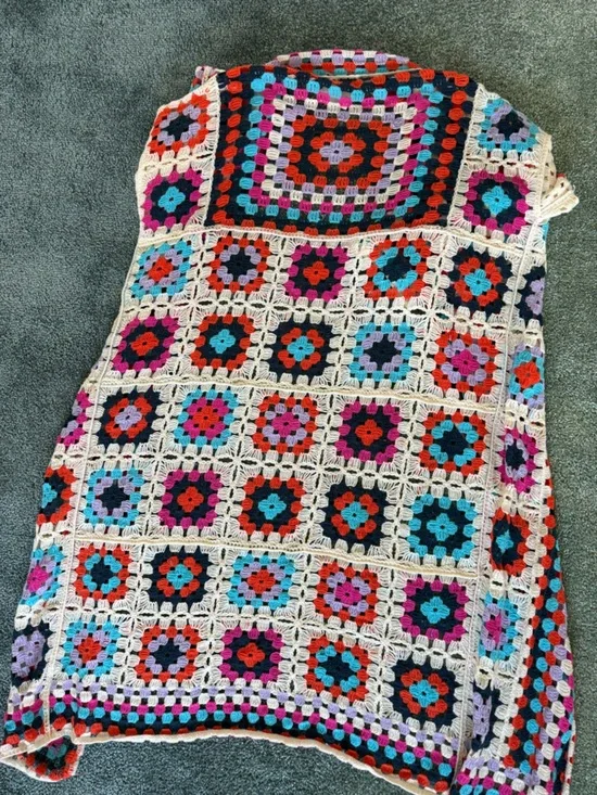 POL Multicolor Crochet Granny-Square Cardigan in Cream, Red, Pink, Blue - Picture 4 of 5